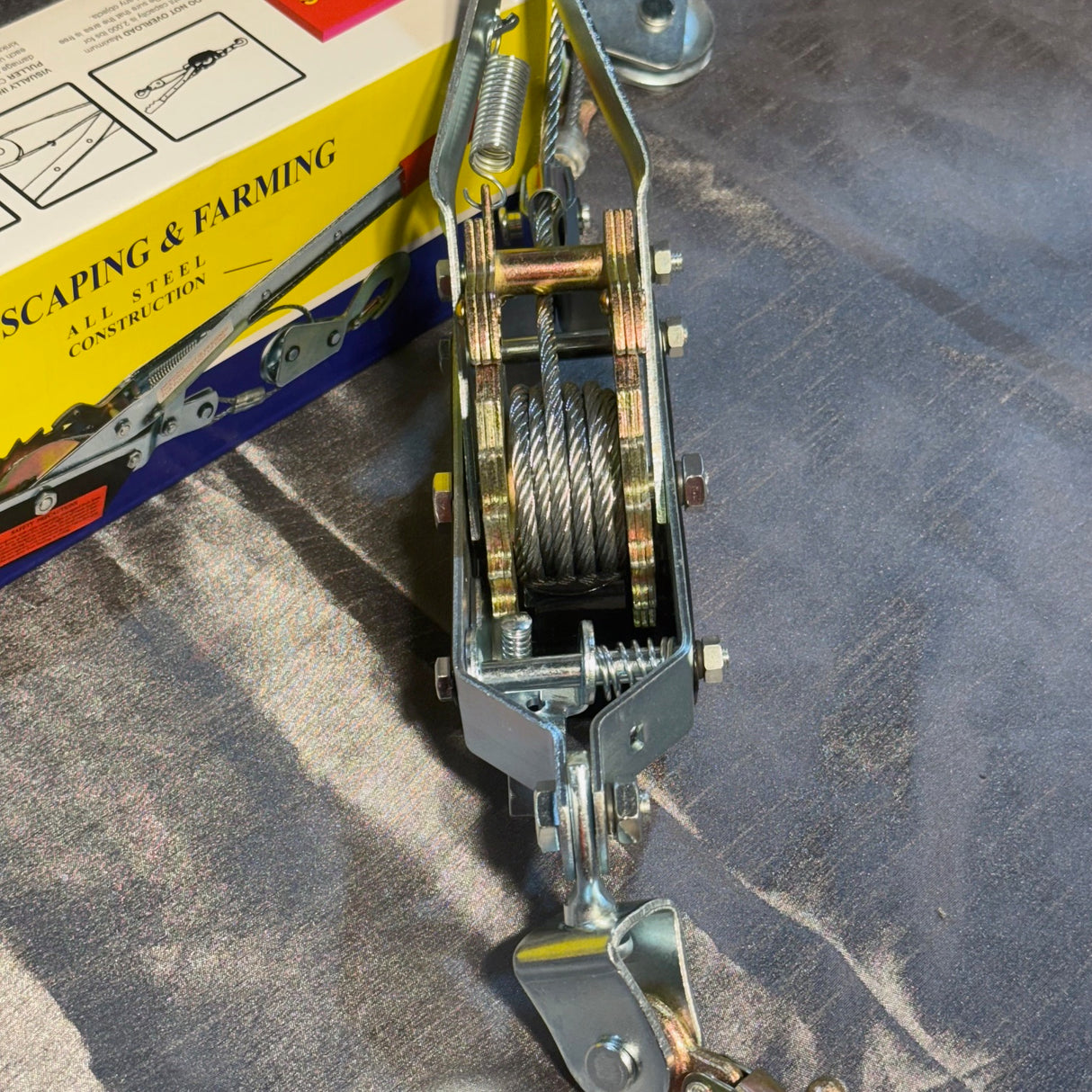 Ratcheting Cable Puller 1 Ton Hand Power Puller C/W Two Hooks