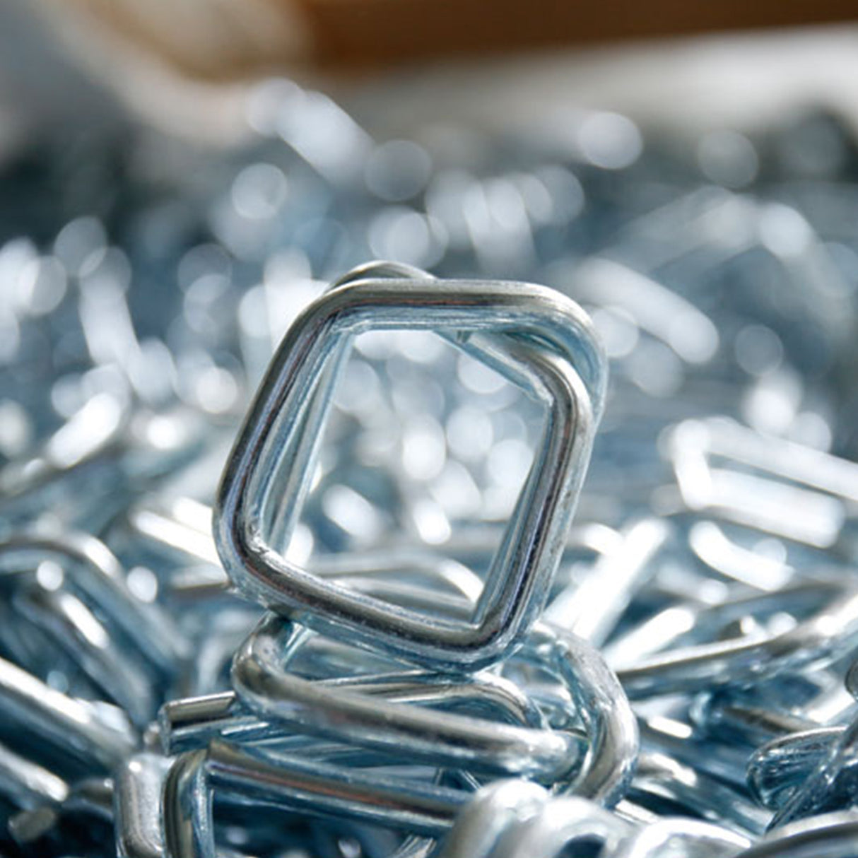 32mm Width Metal Clips for Heavy Duty Soft PE Strap Width for Cargo Strapping Logistics Transport Packing Warehouse Packaging (Pack of 200)