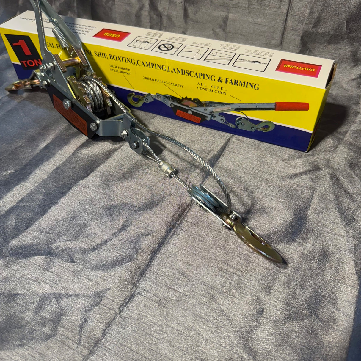 Ratcheting Cable Puller 1 Ton Hand Power Puller C/W Two Hooks